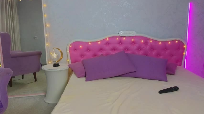 Ariana_Petite Adult Chat July 17, 2025