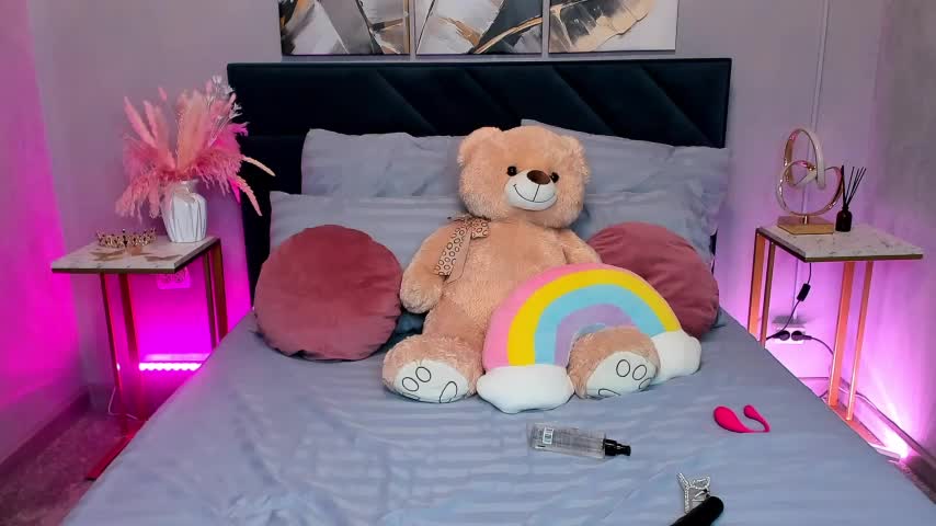 Curvy_Dynamite_ Adult Chat July 17, 2025