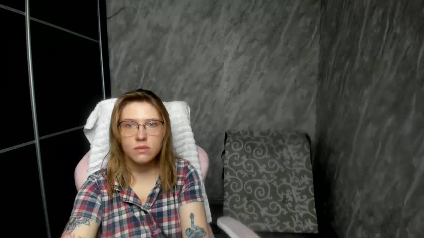 Reginasmilee Adult Chat July 17, 2025