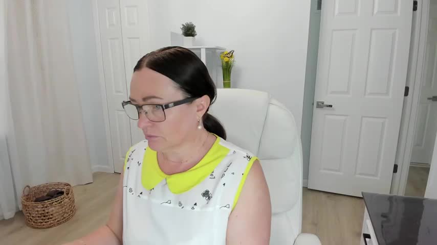 Vika73 Adult Chat July 9, 2025