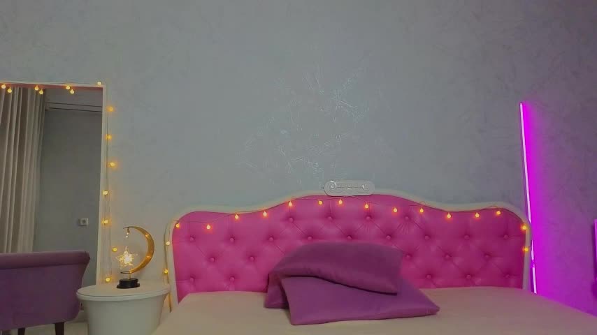 Ariana_Petite Adult Chat July 16, 2025