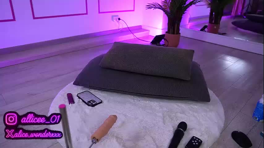 vanessasimon Adult Chat July 19, 2025