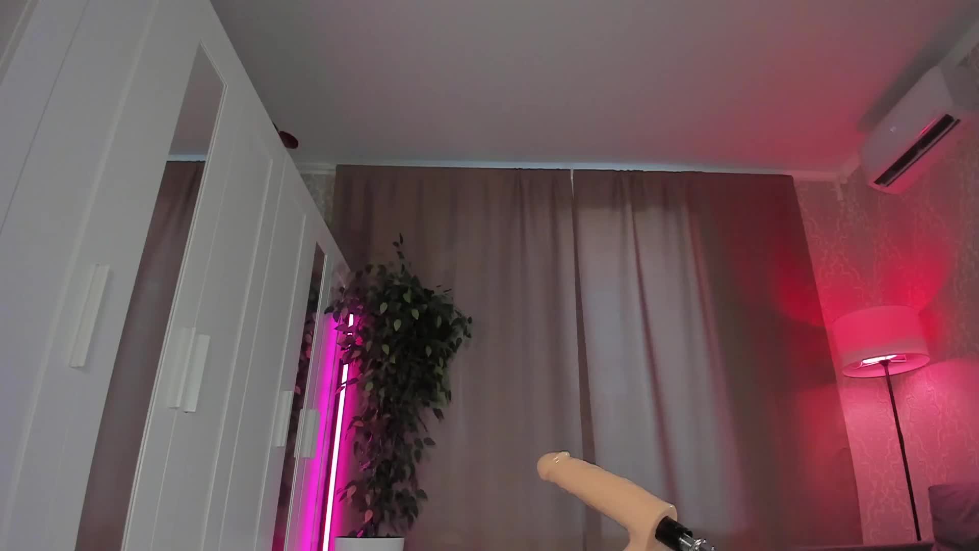 Juicy-Vikki Adult Chat July 31, 2025