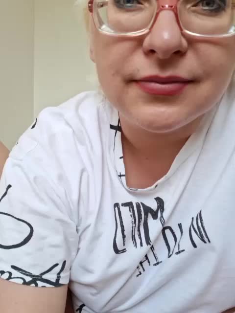 Vika211 Adult Chat August 1, 2025