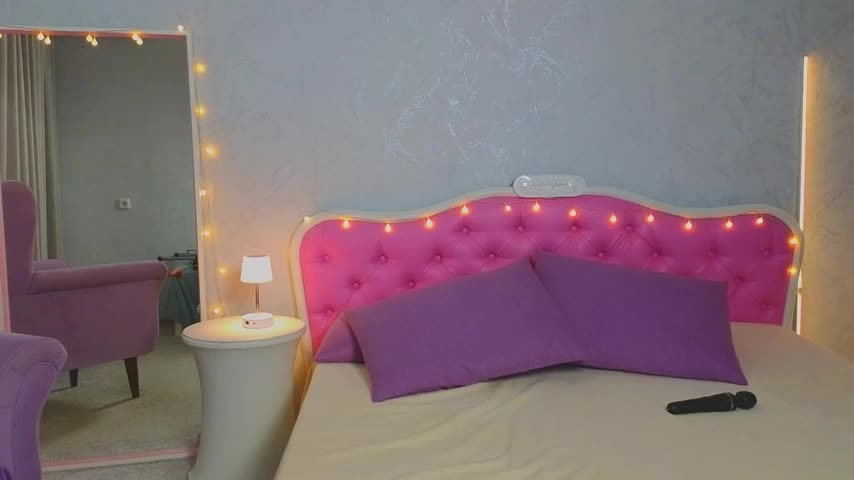 Ariana_Petite Adult Chat August 1, 2025