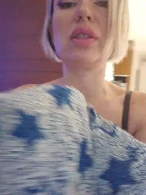 MinniMia Adult Chat August 1, 2025