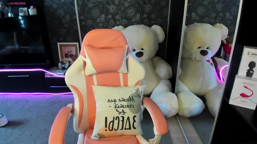 Queen_baby Adult Chat August 1, 2025