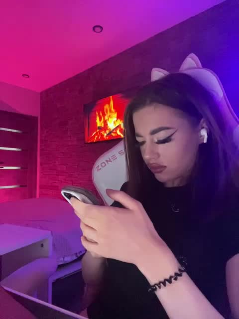 HotGirlEva Adult Chat August 4, 2025