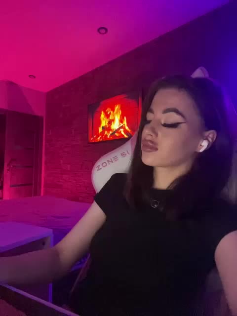 HotGirlEva Adult Chat August 4, 2025