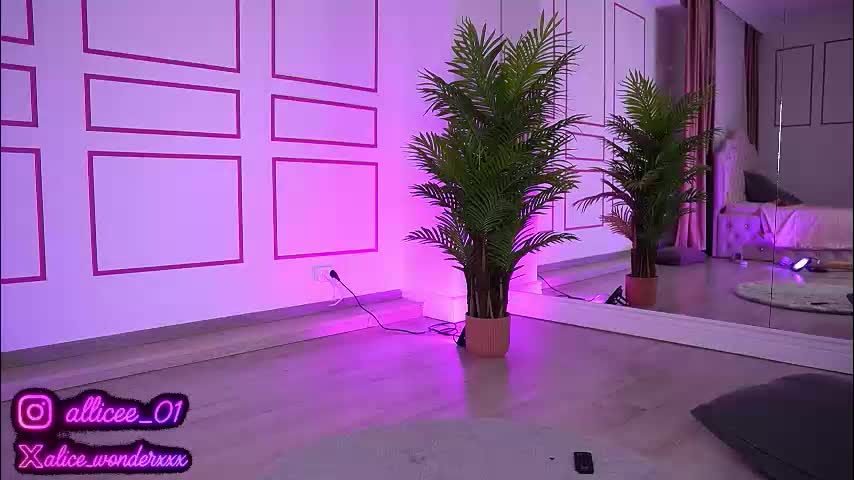 vanessasimon Adult Chat August 4, 2025