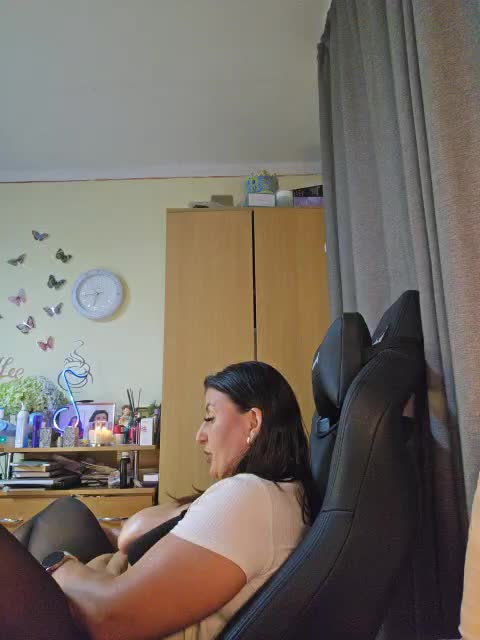 Hotangel75 Adult Chat August 4, 2025