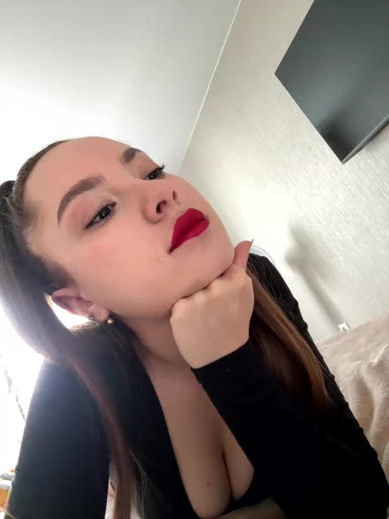 -Valeria- Adult Chat August 4, 2025