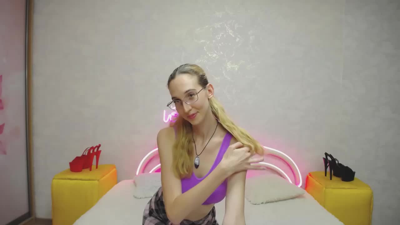 LizzieBrait Adult Chat August 5, 2025