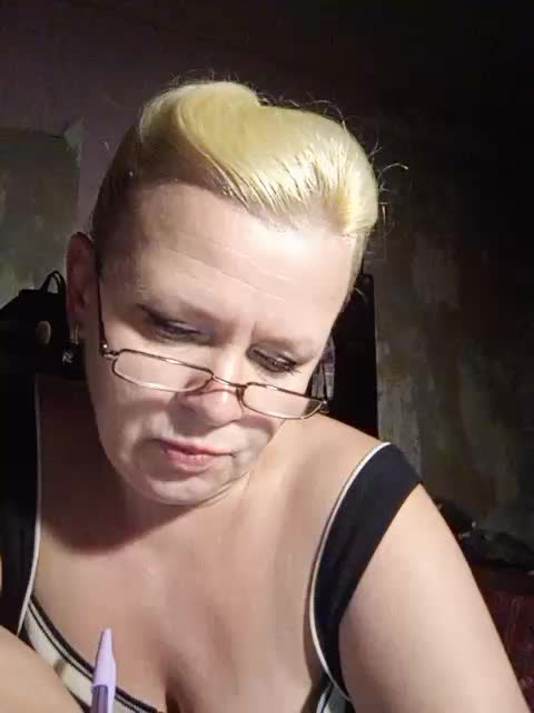 -WhiteQueen- Adult Chat August 5, 2025