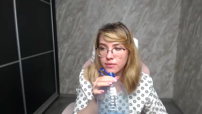 Reginasmilee Adult Chat August 6, 2025