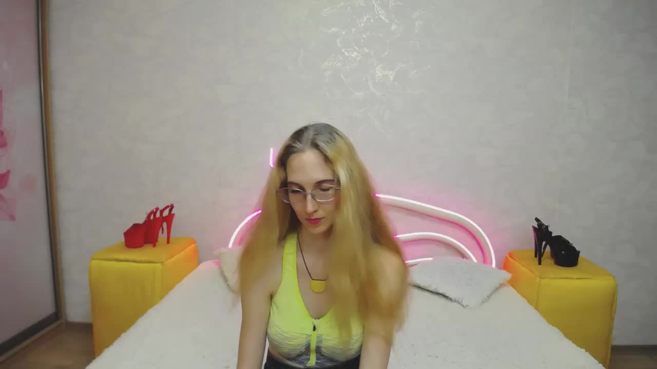 LizzieBrait Adult Chat August 6, 2025