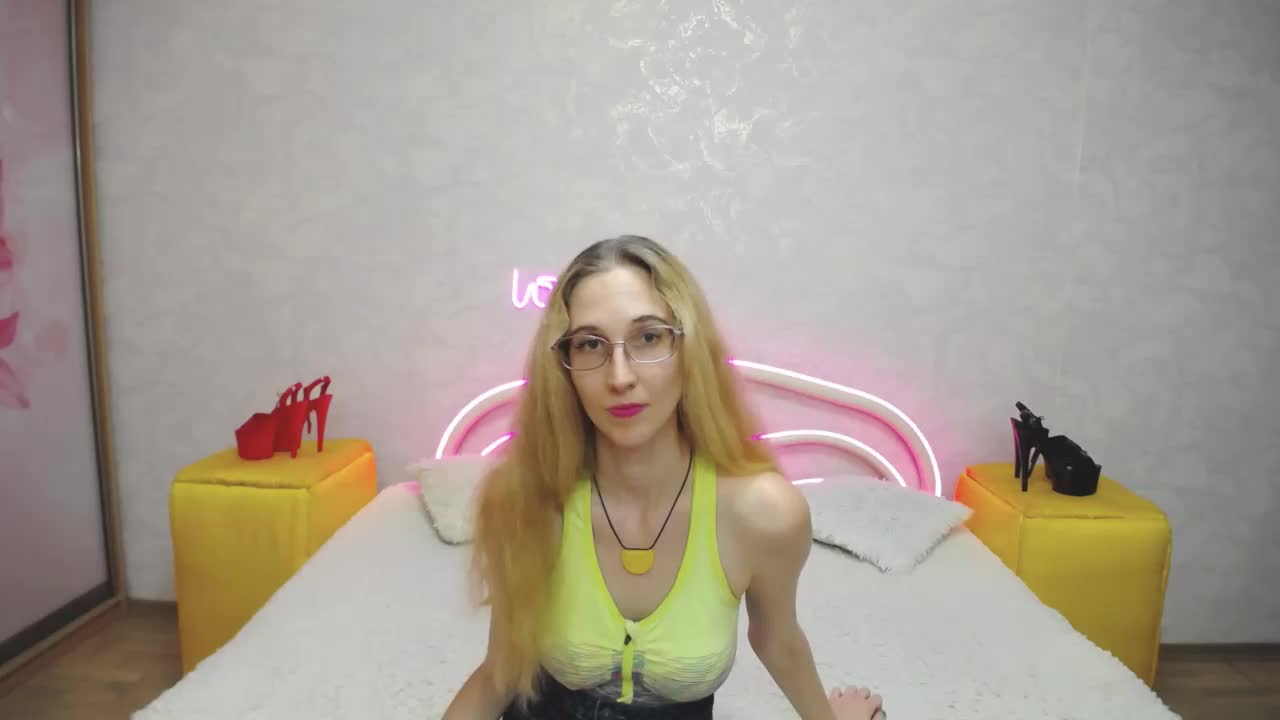 LizzieBrait Adult Chat August 6, 2025