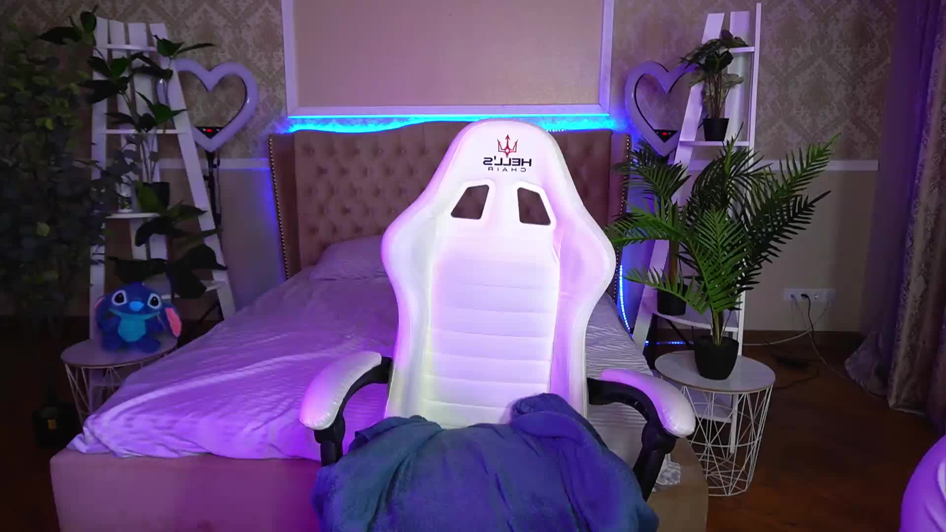 KristiMoons Adult Chat August 6, 2025