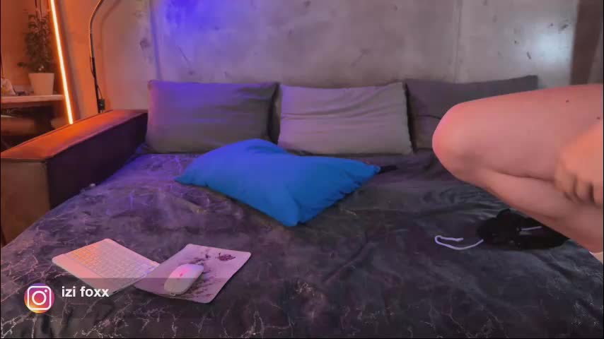 izi_fox Adult Chat August 6, 2025