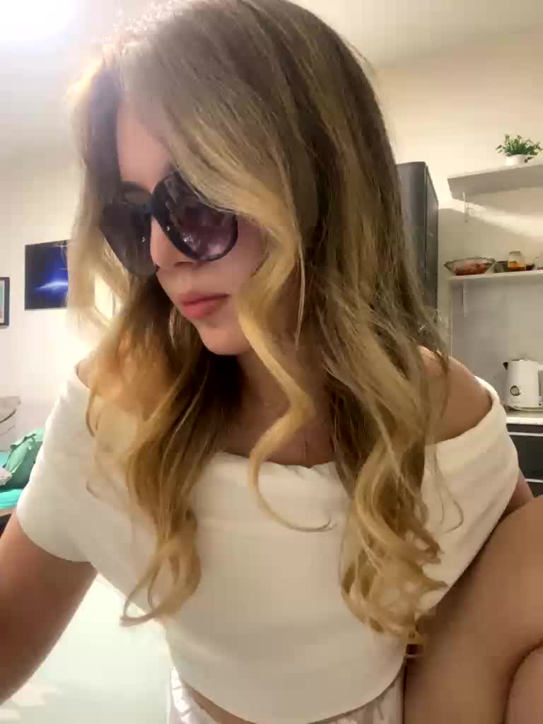 JULIE21 Adult Chat August 6, 2025