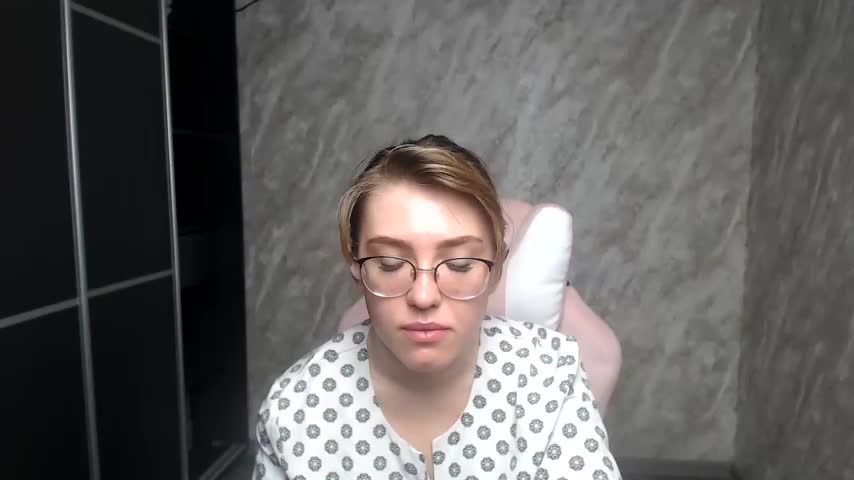 Reginasmilee Adult Chat August 6, 2025