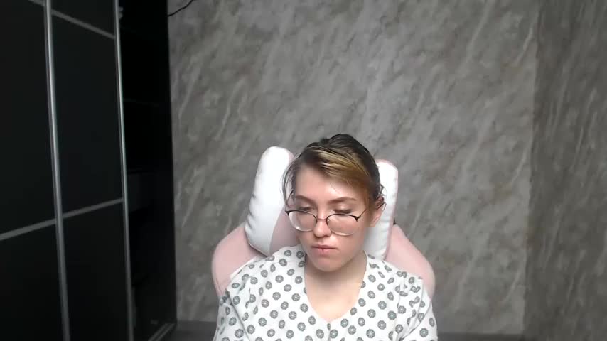 Reginasmilee Adult Chat August 6, 2025