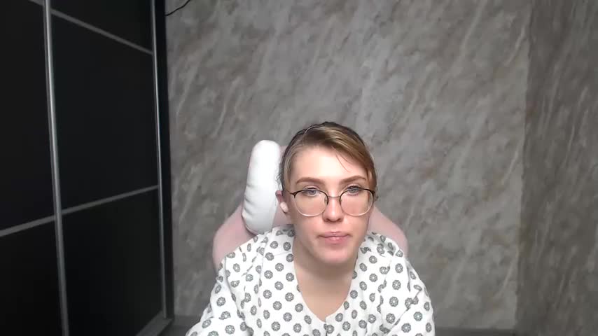 Reginasmilee Adult Chat August 6, 2025