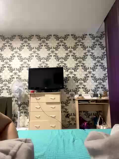 JULIE21 Adult Chat August 6, 2025