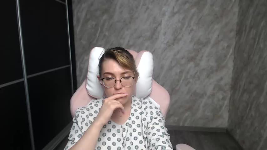 Reginasmilee Adult Chat August 6, 2025