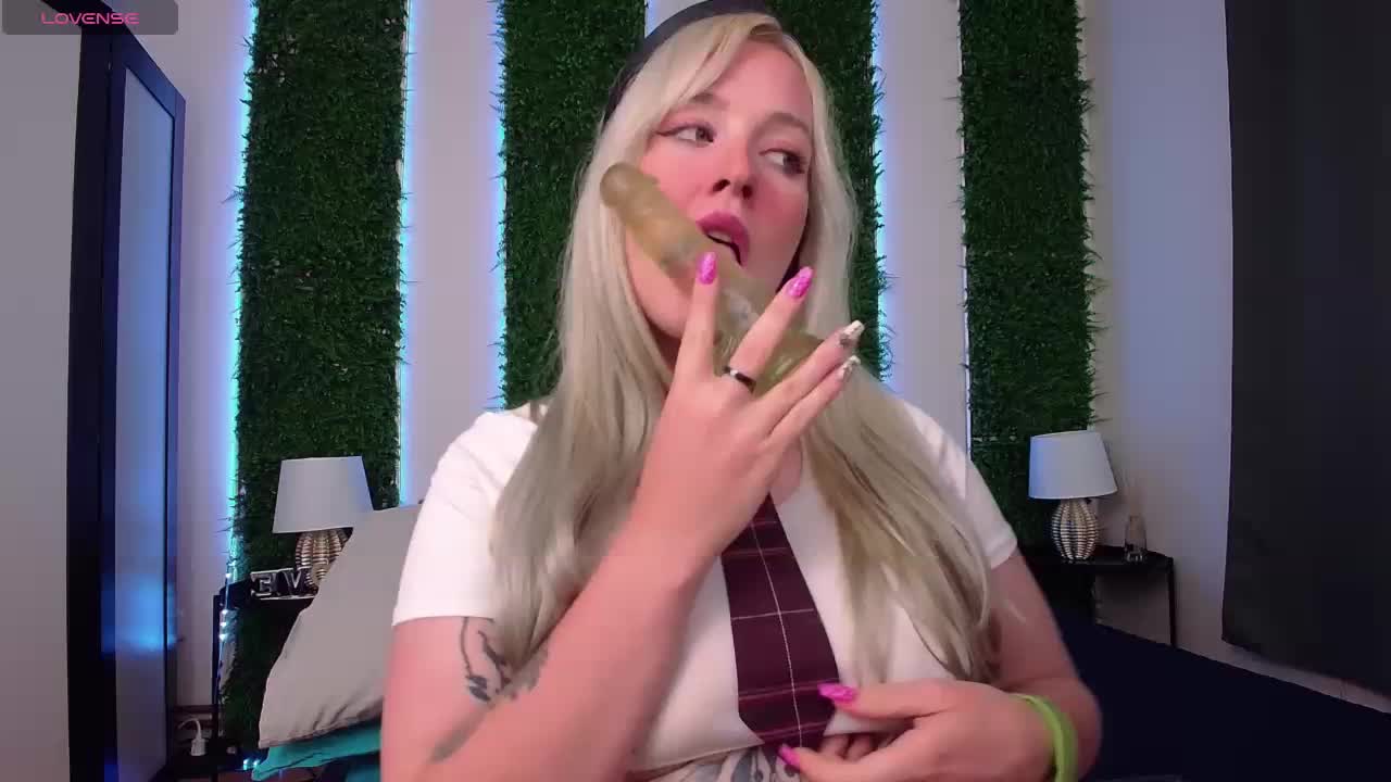 Nicole-Aniston Adult Chat August 5, 2025