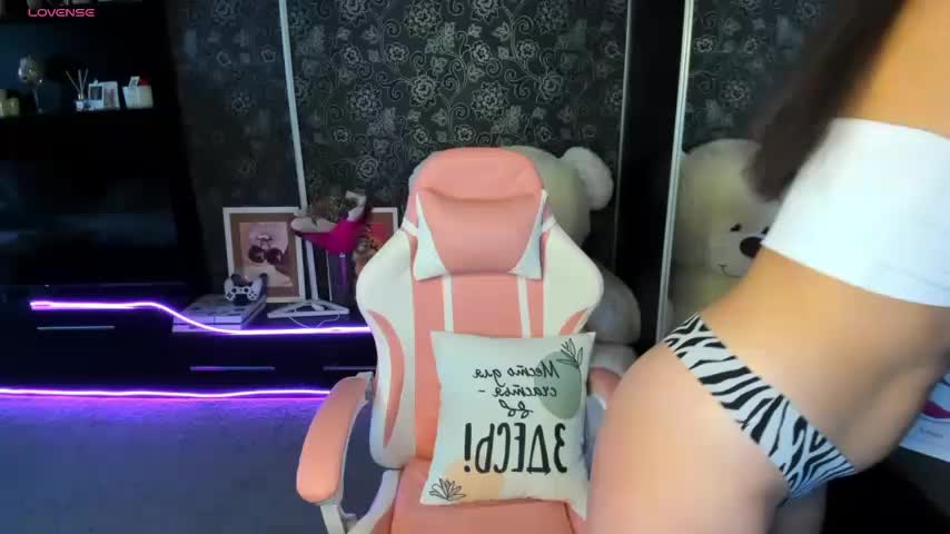 Queen_baby Adult Chat August 6, 2025