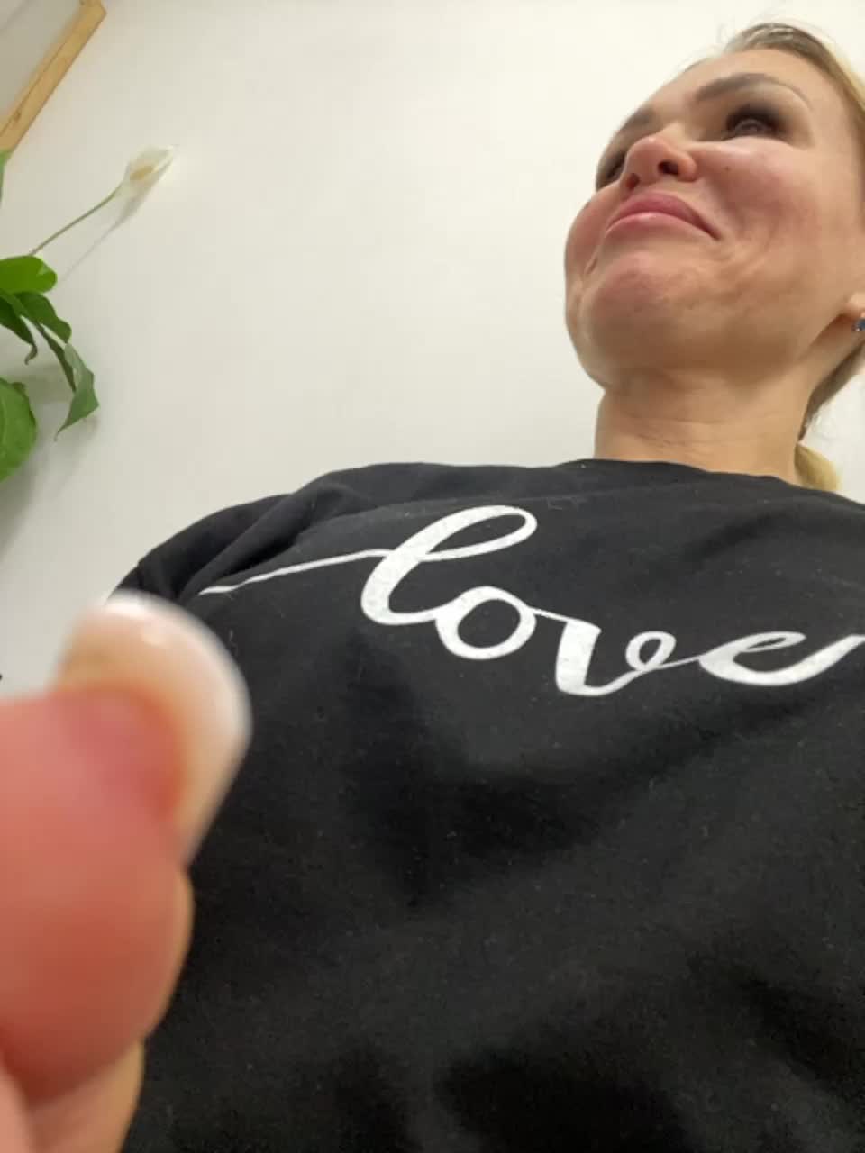 Lisa1225 Adult Chat August 6, 2025