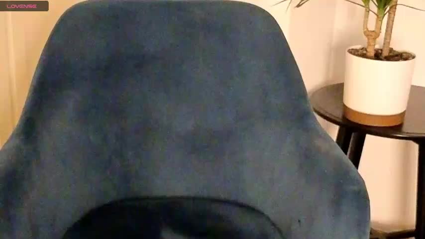 NoFace_Model Adult Chat August 7, 2025