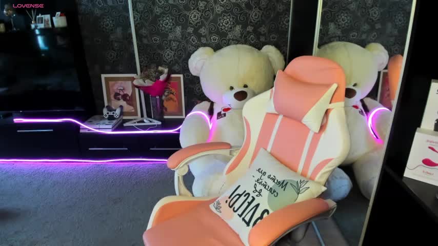 Queen_baby Adult Chat August 7, 2025