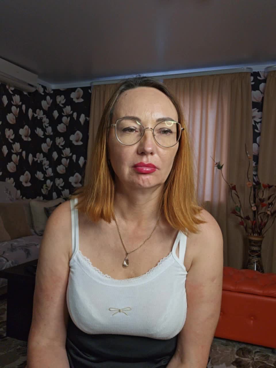 Pink-Lips Adult Chat August 8, 2025