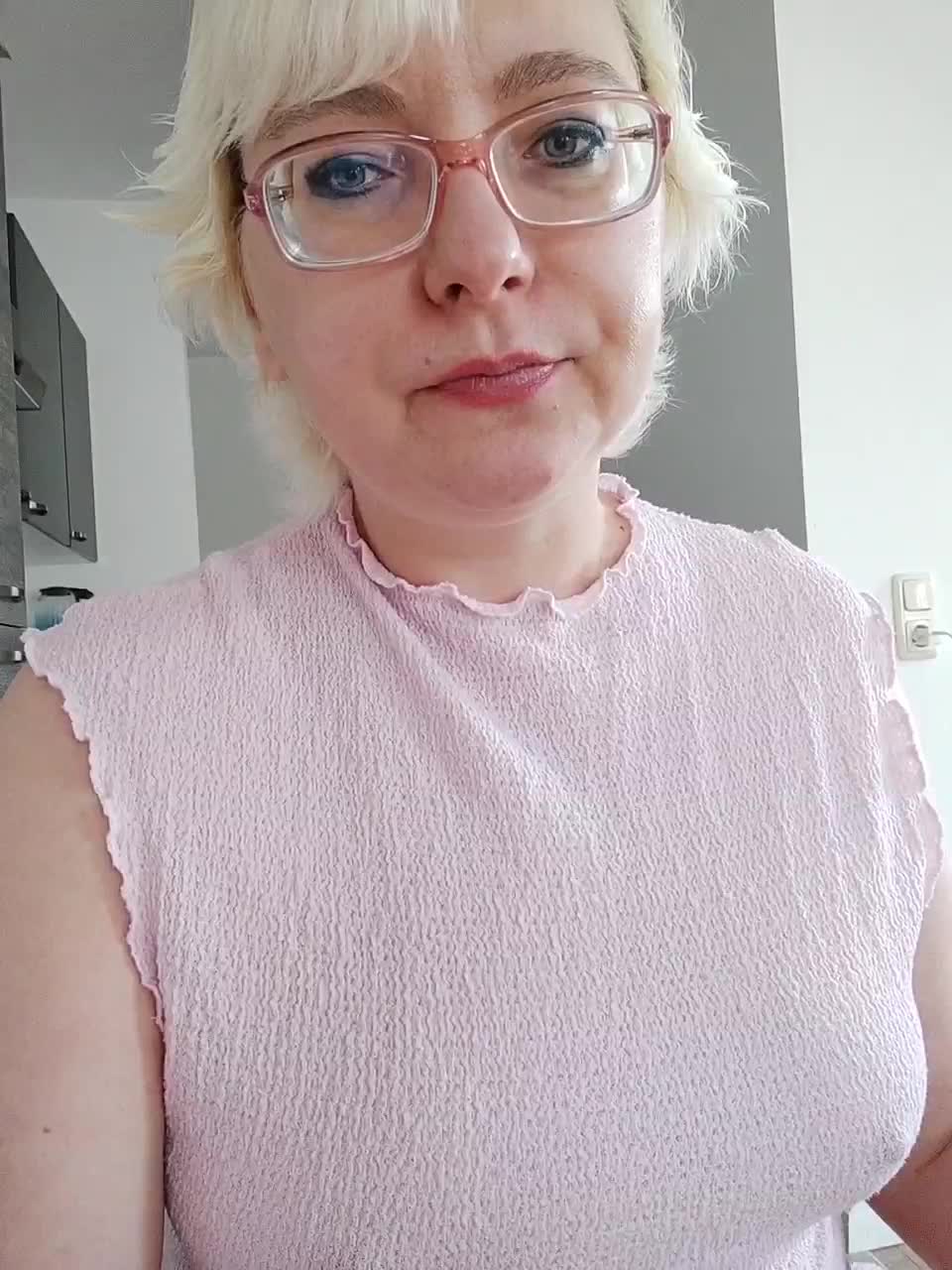 Vika211 Adult Chat August 8, 2025