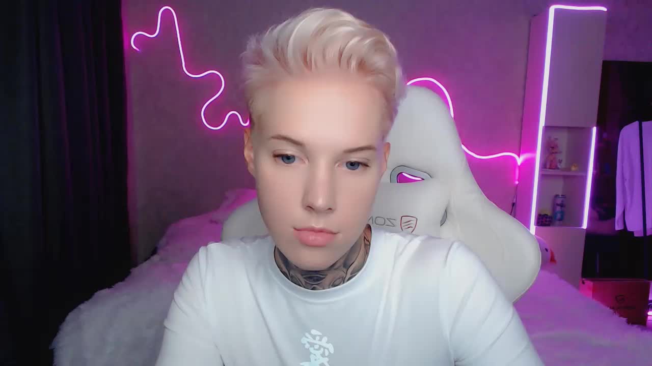 tezes Adult Chat August 8, 2025