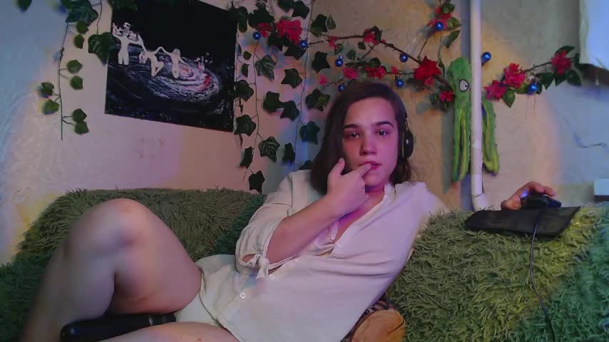 Tiny_Witch Adult Chat August 8, 2025