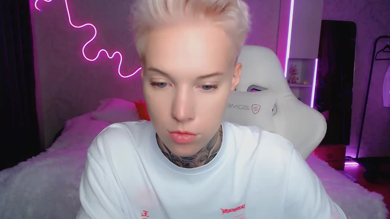 tezes Adult Chat August 8, 2025