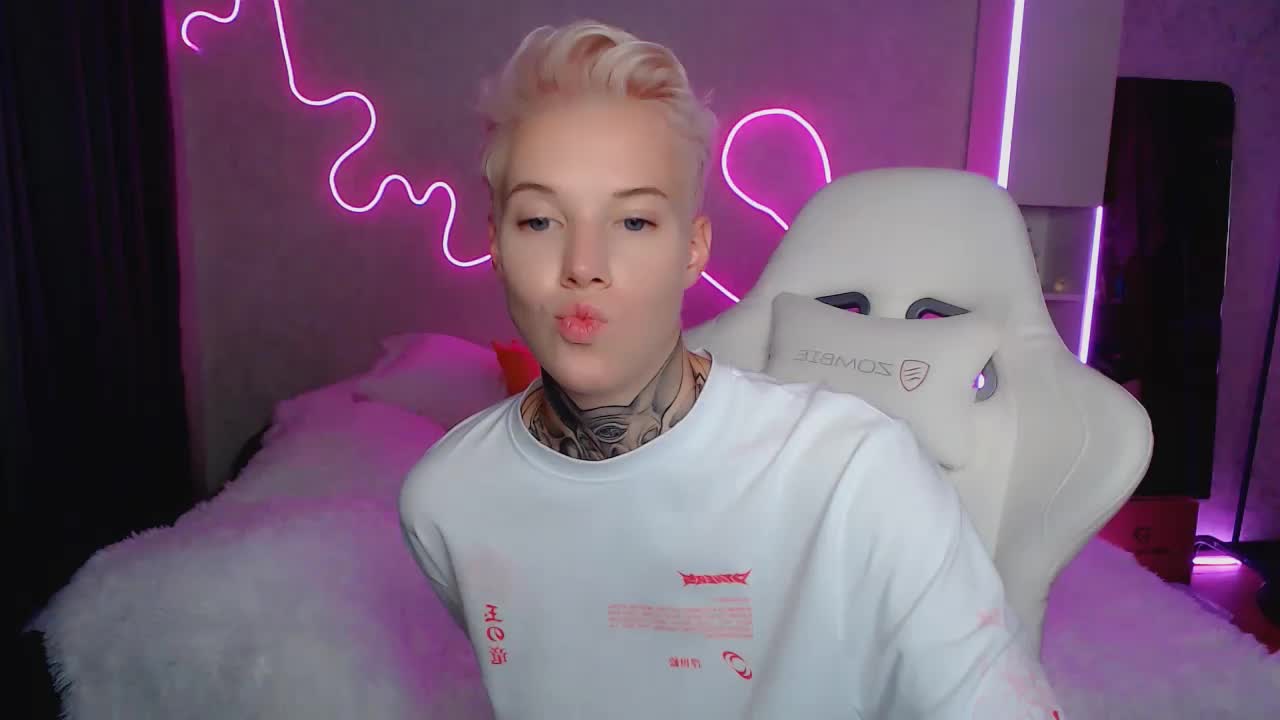 tezes Adult Chat August 8, 2025