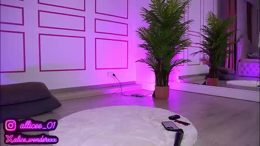 vanessasimon Adult Chat August 7, 2025