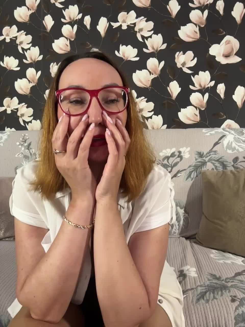 Pink-Lips Adult Chat August 9, 2025