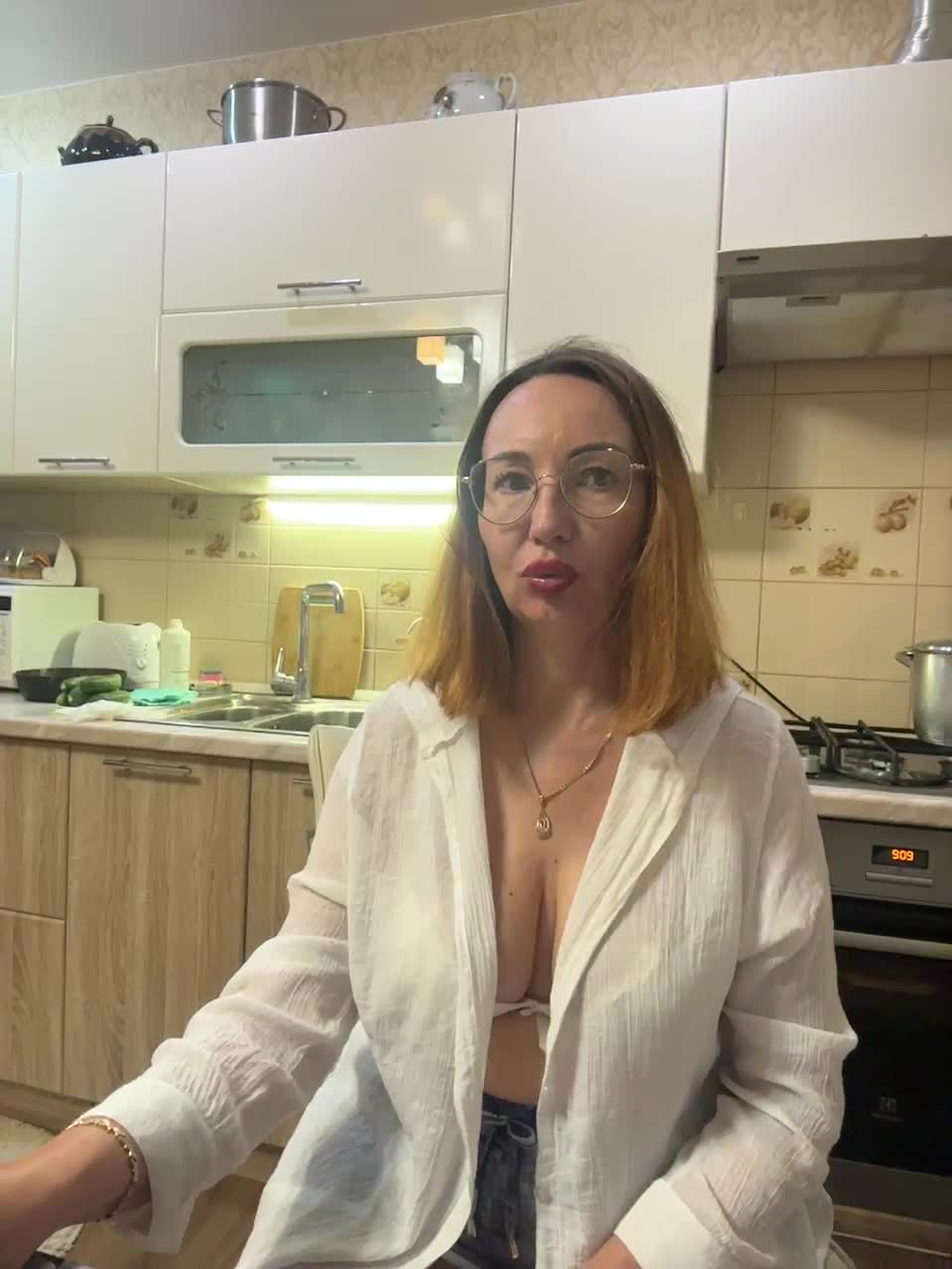 Pink-Lips Adult Chat August 9, 2025