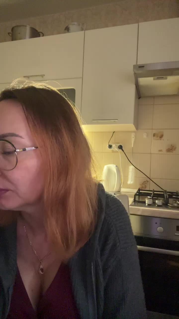 Pink-Lips Adult Chat August 9, 2025