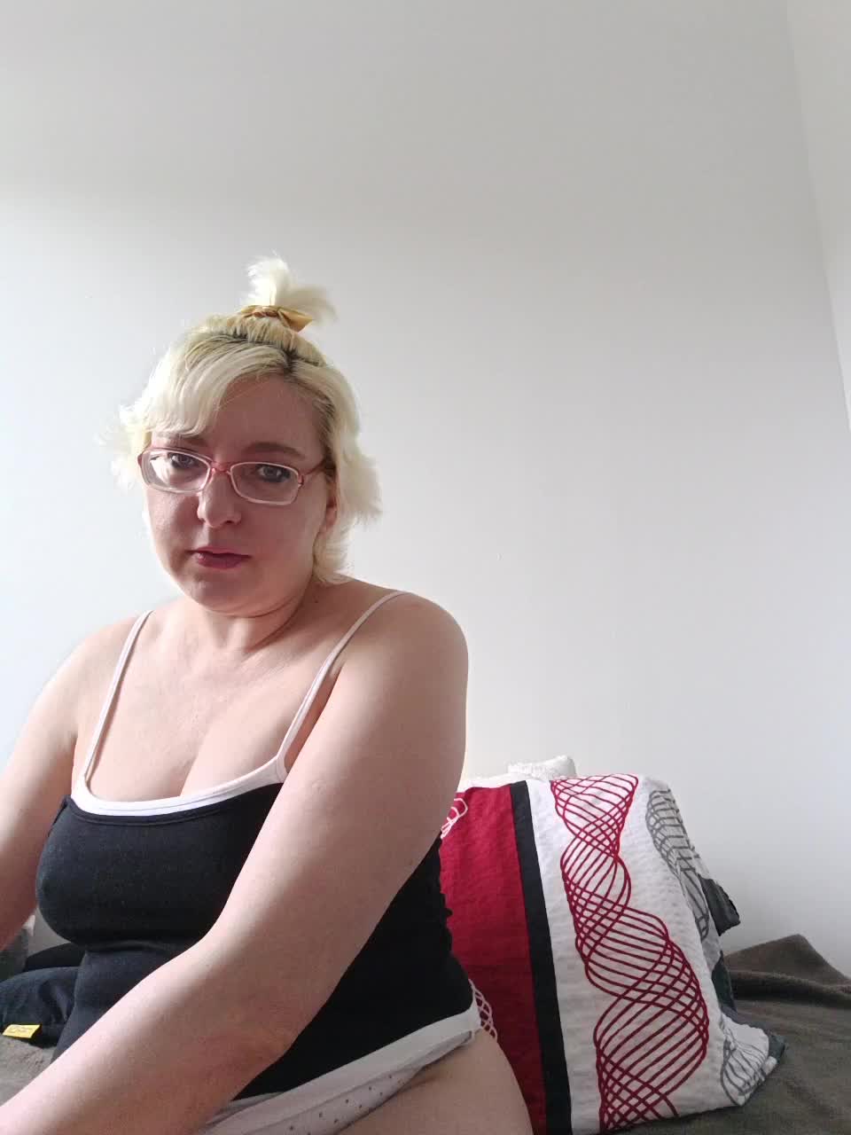 Vika211 Adult Chat August 9, 2025