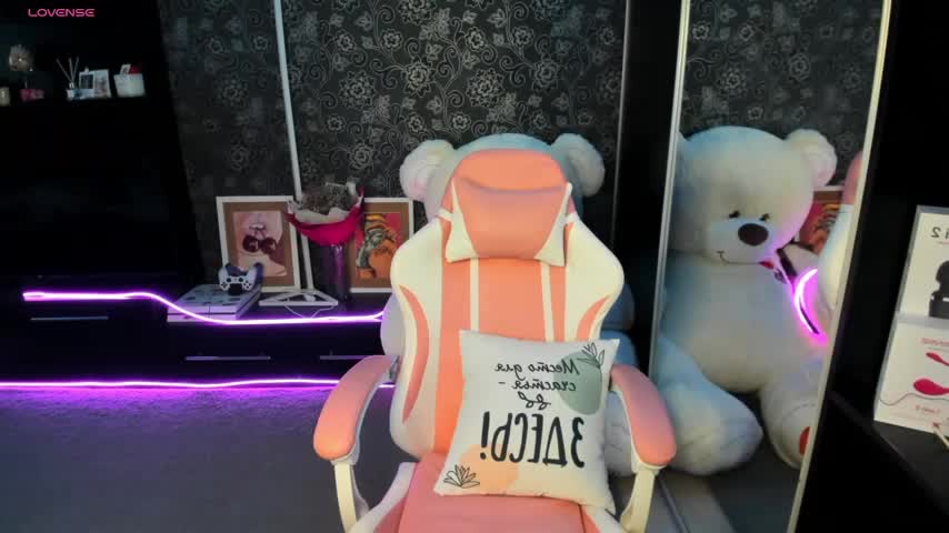 Queen_baby Adult Chat August 9, 2025