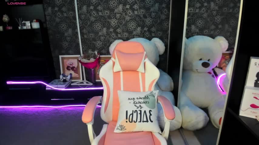 Queen_baby Adult Chat August 9, 2025