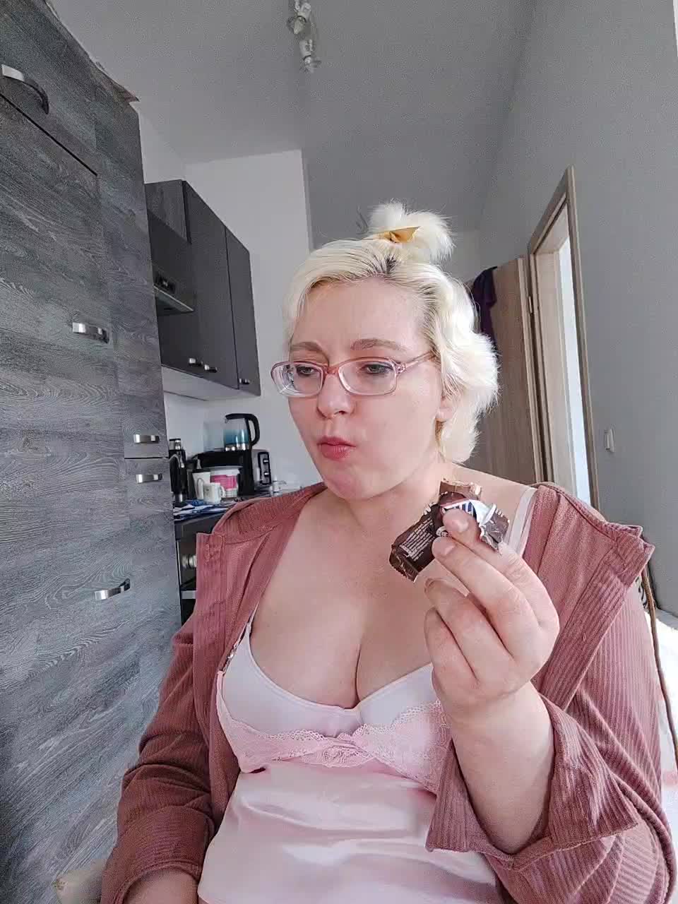 Vika211 Adult Chat August 9, 2025