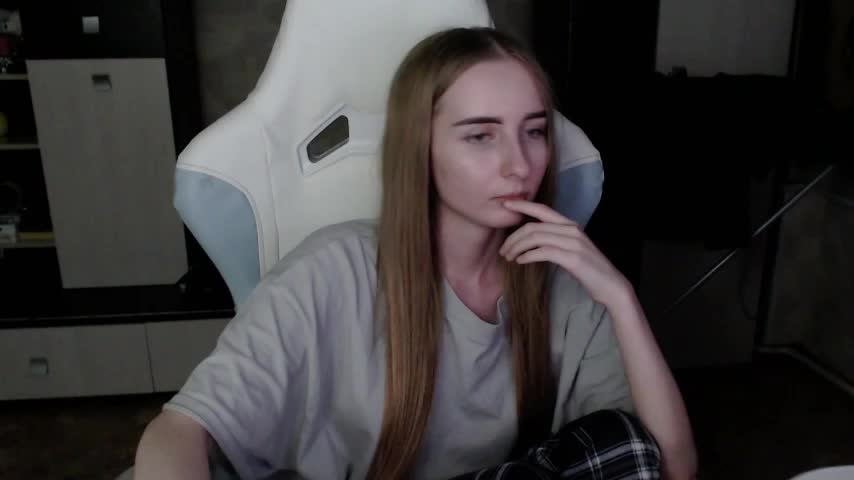 Cutti_Crystal Adult Chat August 10, 2025