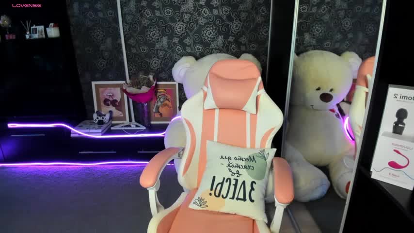 Queen_baby Adult Chat August 10, 2025